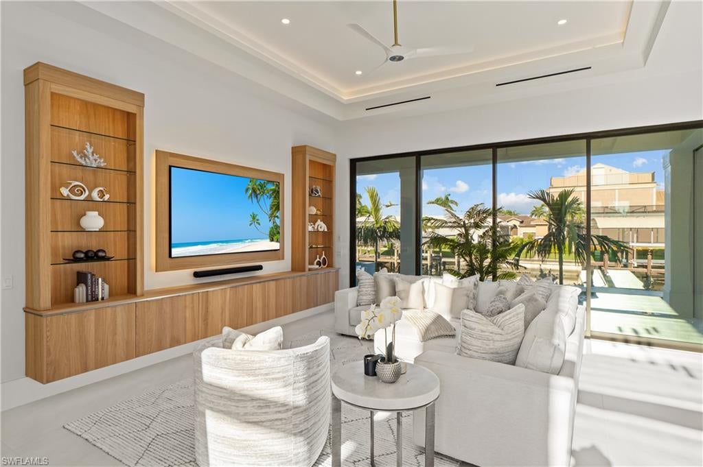 MARCO BEACH - Residential