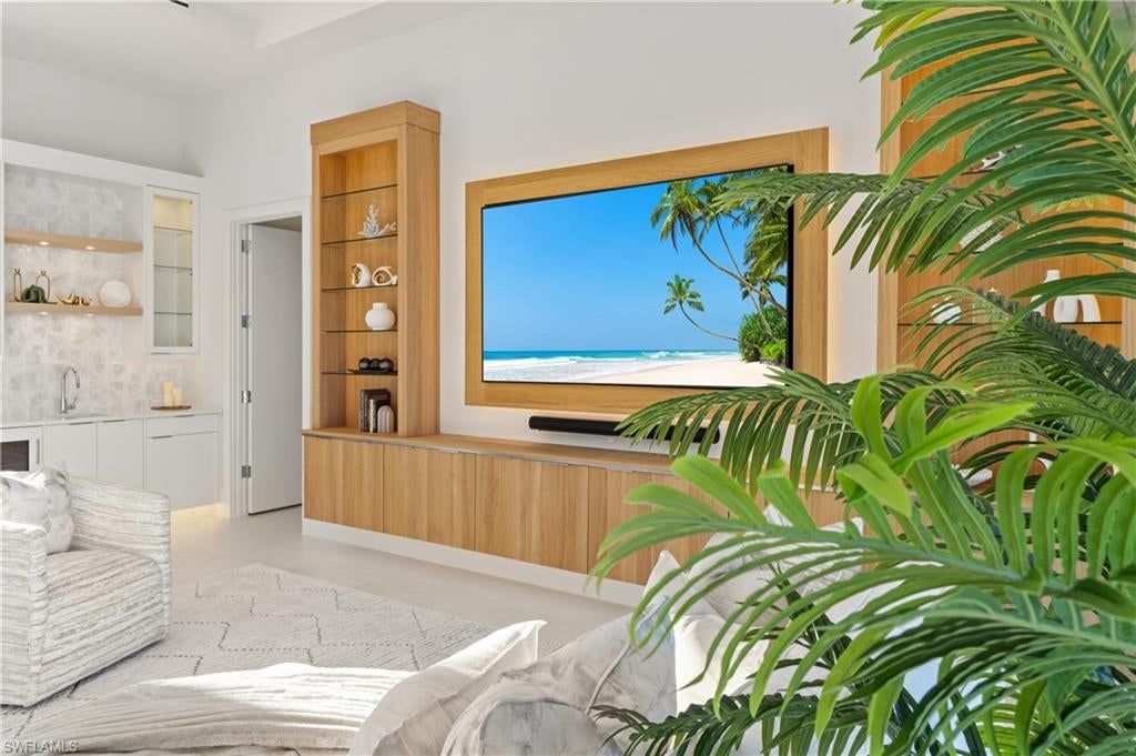 MARCO BEACH - Residential
