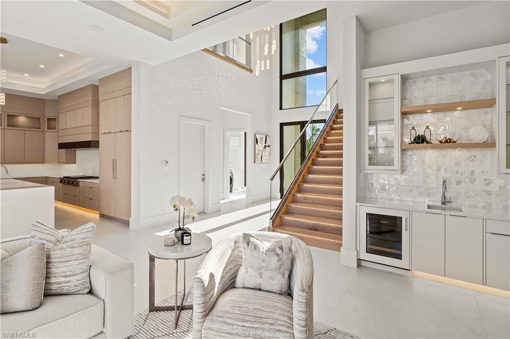 MARCO BEACH - Residential