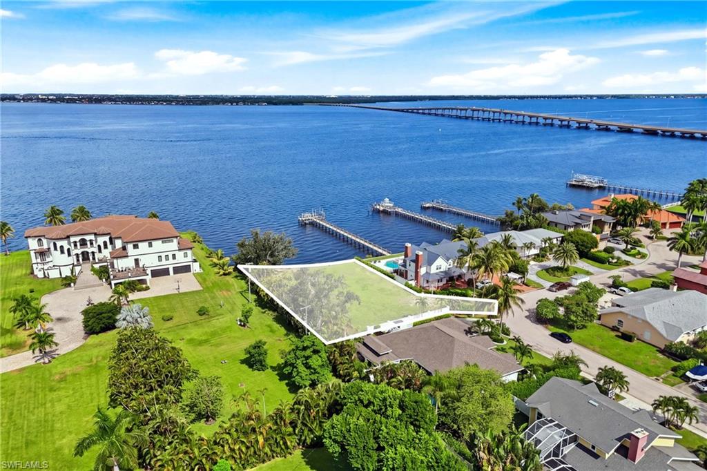 FORT MYERS - Land