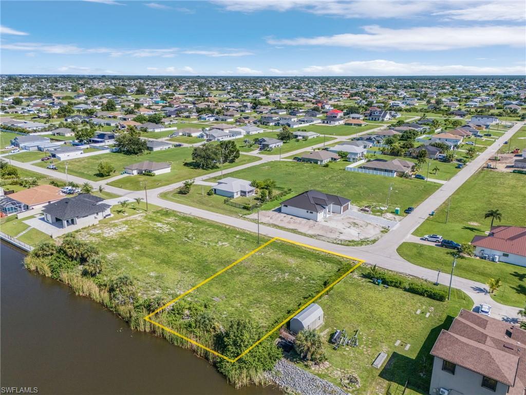 CAPE CORAL - Land
