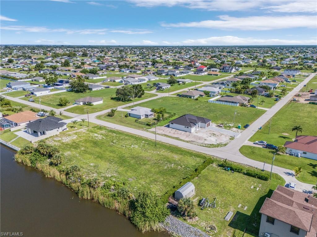 CAPE CORAL - Land