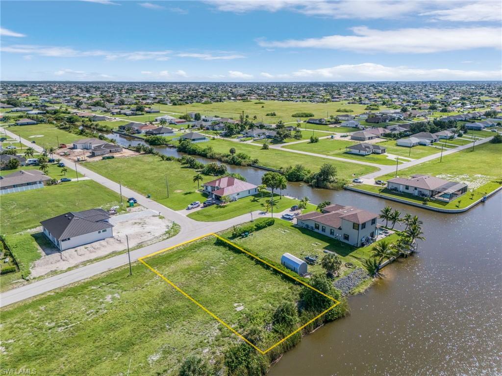 CAPE CORAL - Land