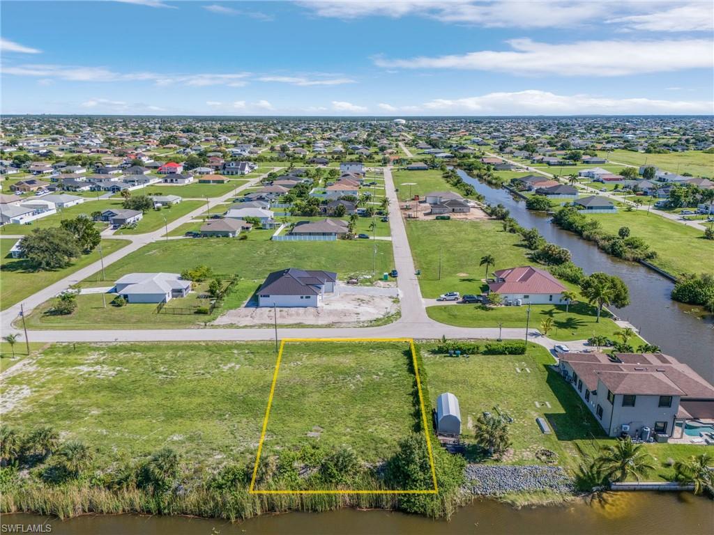 CAPE CORAL - Land