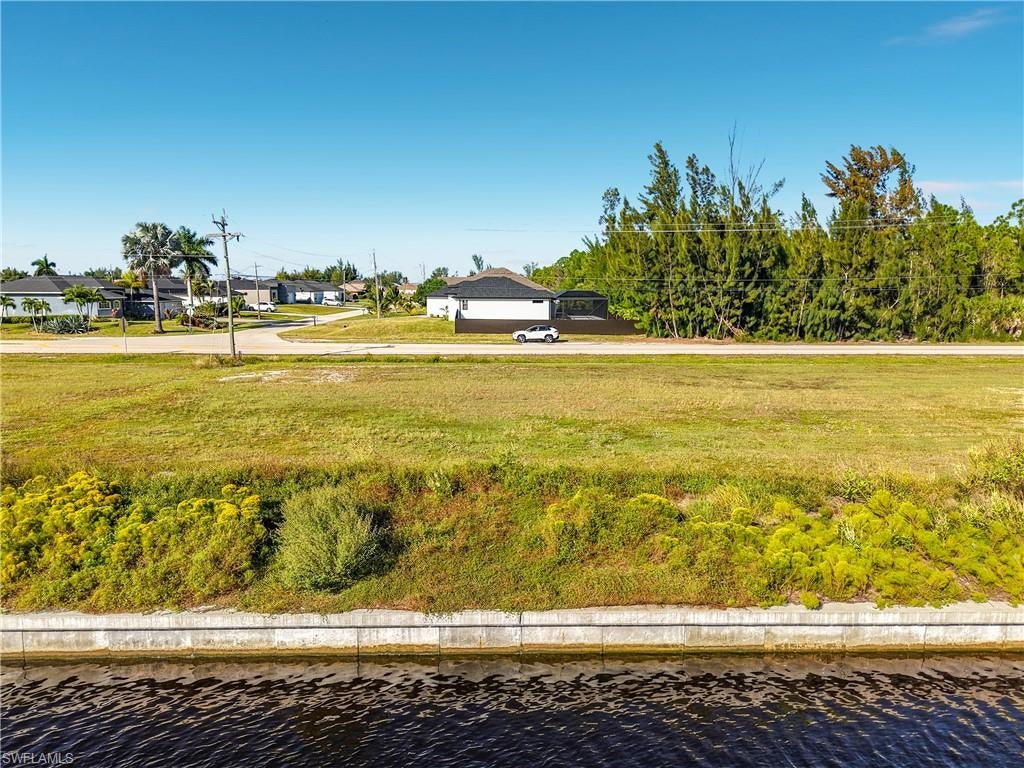 CAPE CORAL - Land