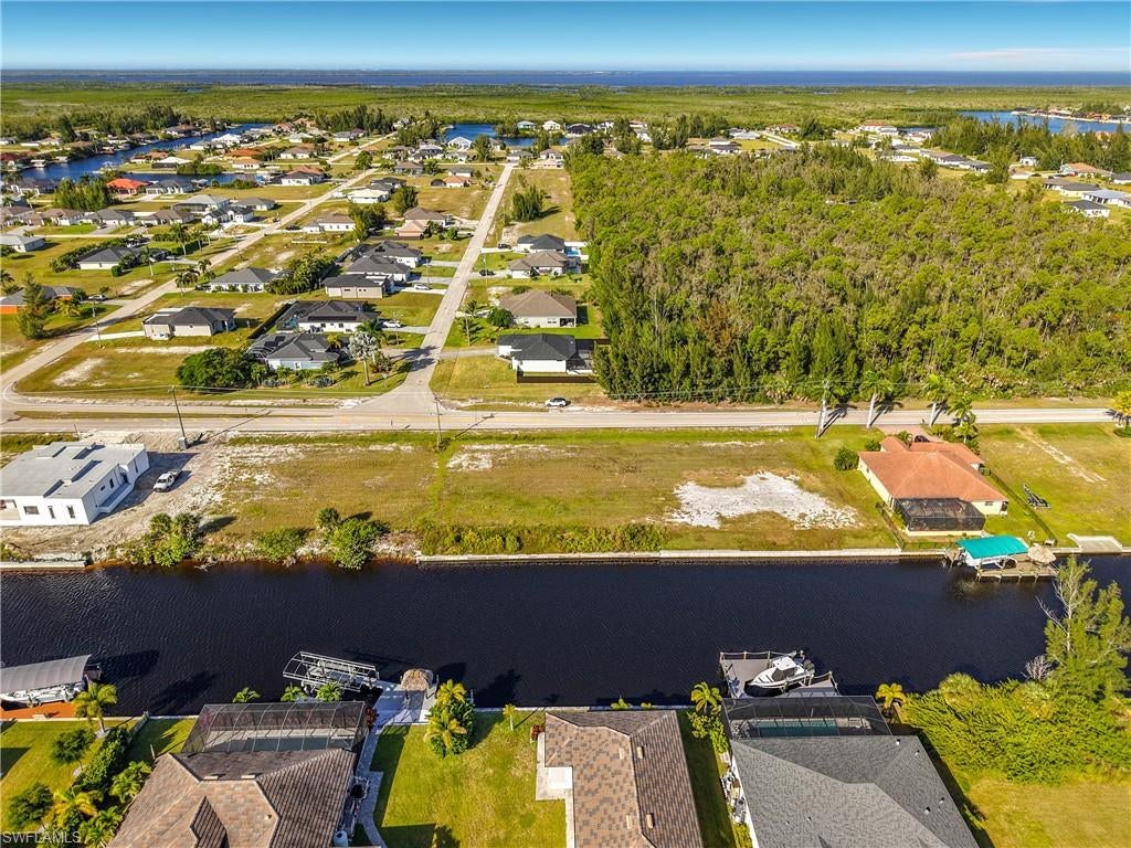 CAPE CORAL - Land