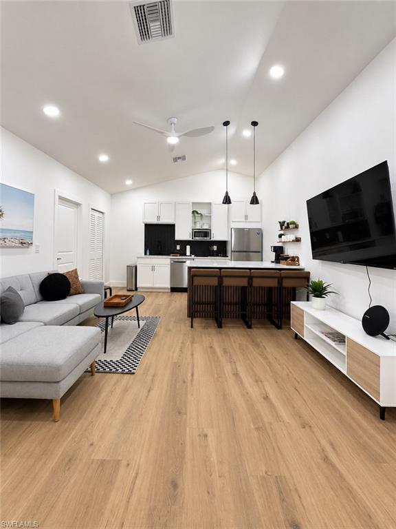 COUNTRY OAKS - Residential