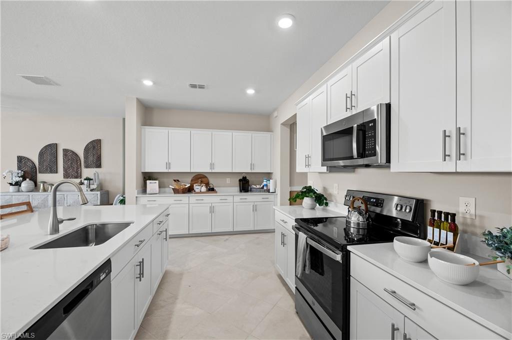 COUNTRY CLUB - Residential