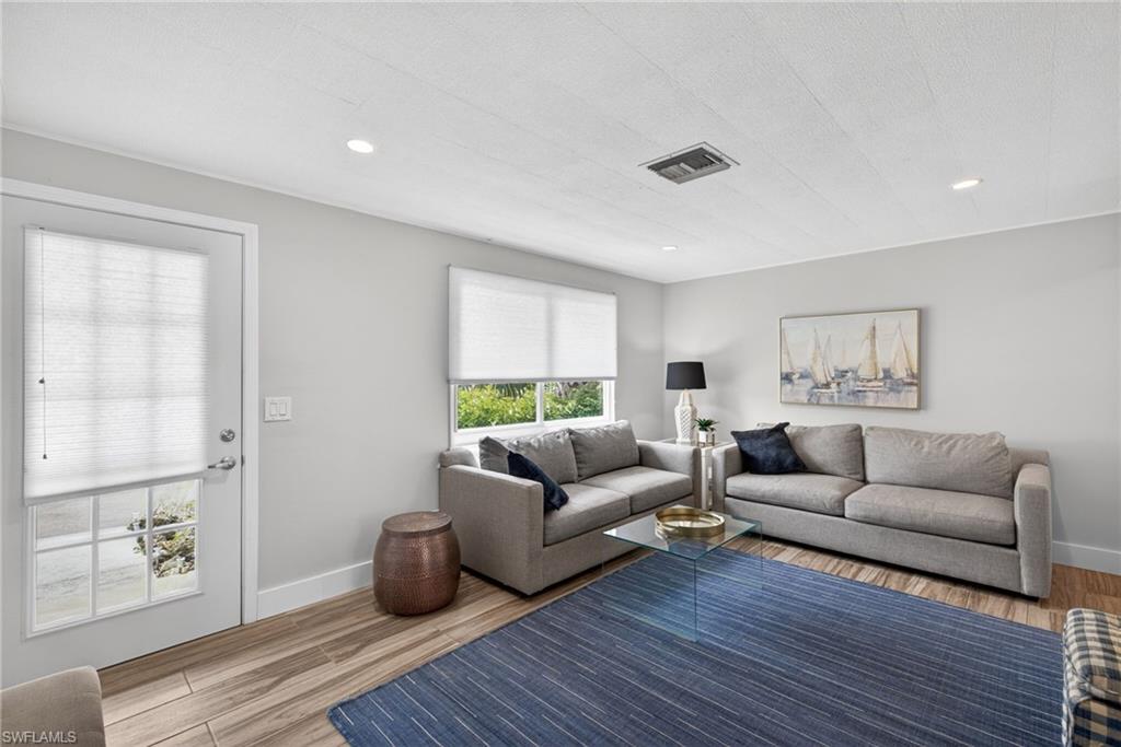 NAPLES PARK - Residential Income