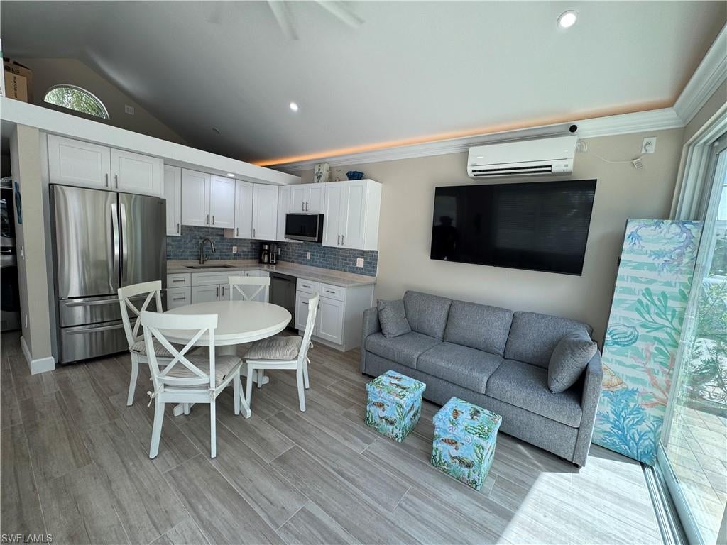 RIVERBEND MOTORCOACH RESORT - Land