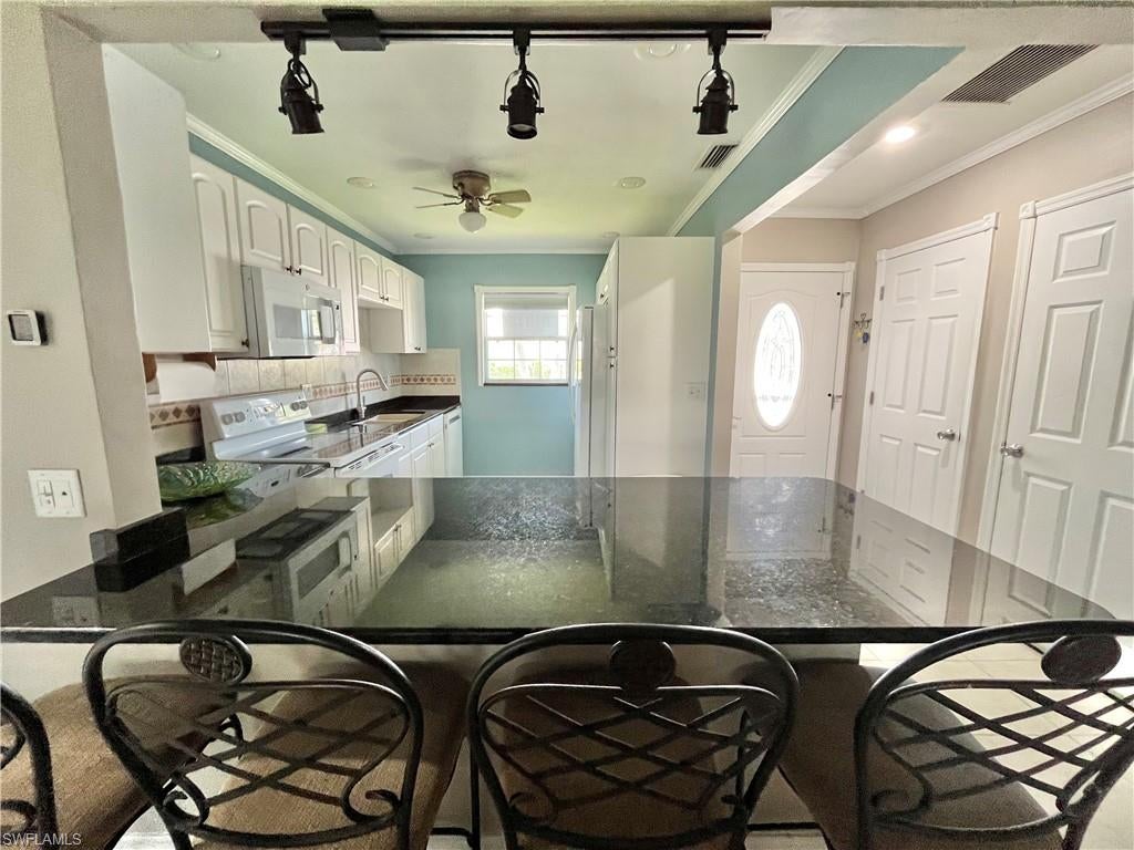 MYERLEE CIRCLE CONDO - Residential Lease