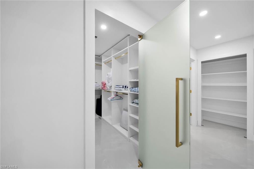ISLANDS END - Residential