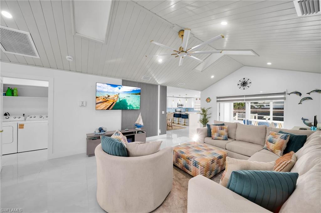 ISLANDS END - Residential