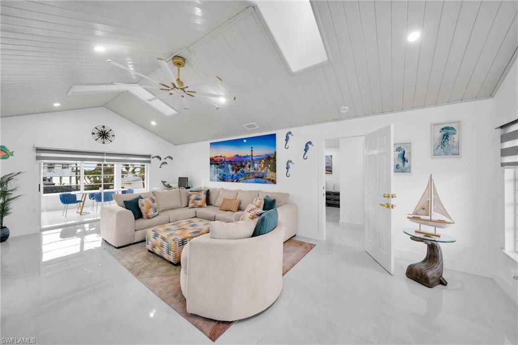 ISLANDS END - Residential