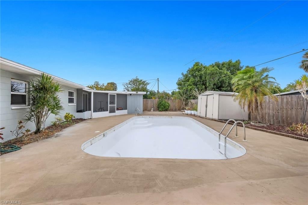 TROPIC ISLES - Residential