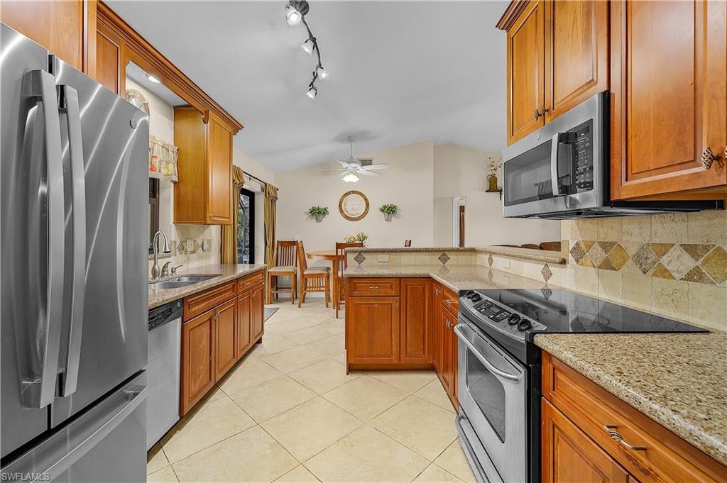 CHARLOTTE SHORES - Residential