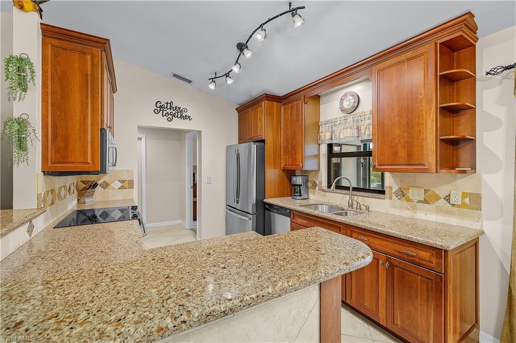 CHARLOTTE SHORES - Residential