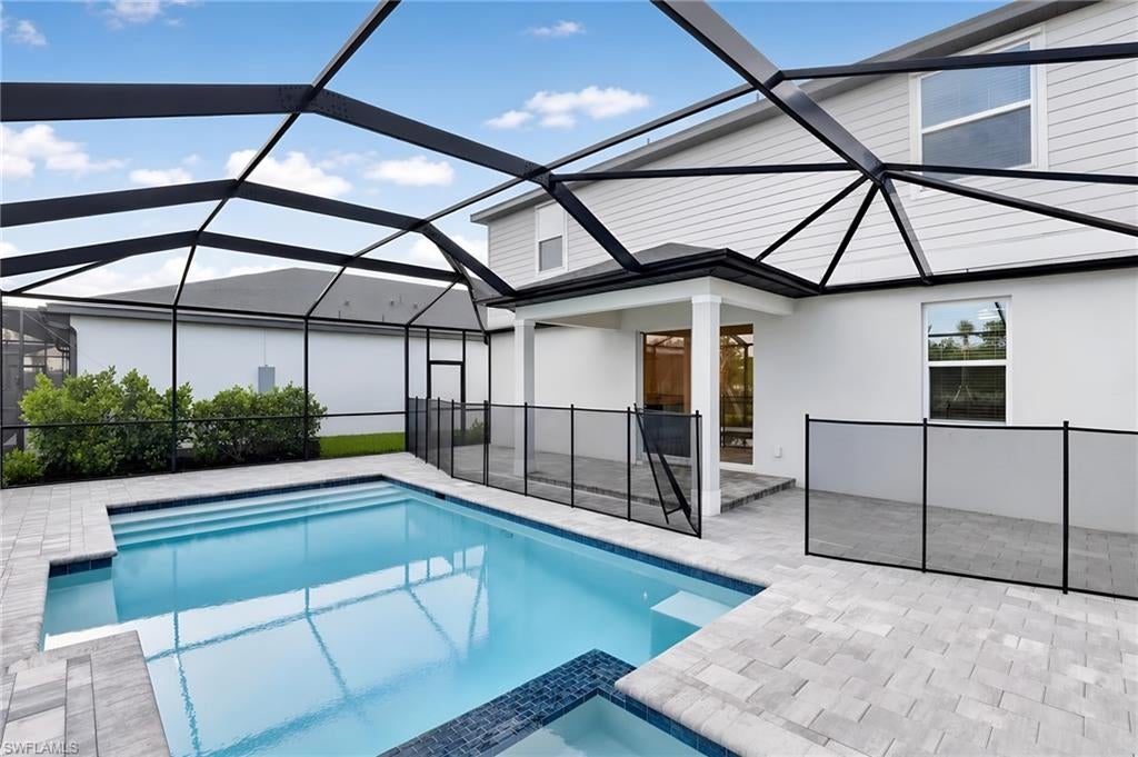 SABAL GLEN AT MIDTOWN - Residential