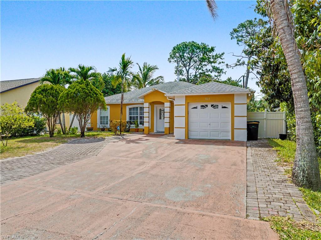 This is a big 4 bedroom + den, beautiful home with high ceilings! Newer kitchen cabinets with granite countertops and stainless steel appliances. Include beautiful light fixtures and fans. Large backyard with brick pavers and some fruit trees. This one will not last.