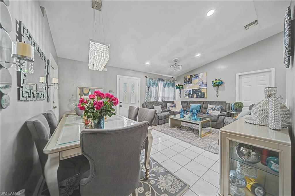 NAPLES MANOR - Residential