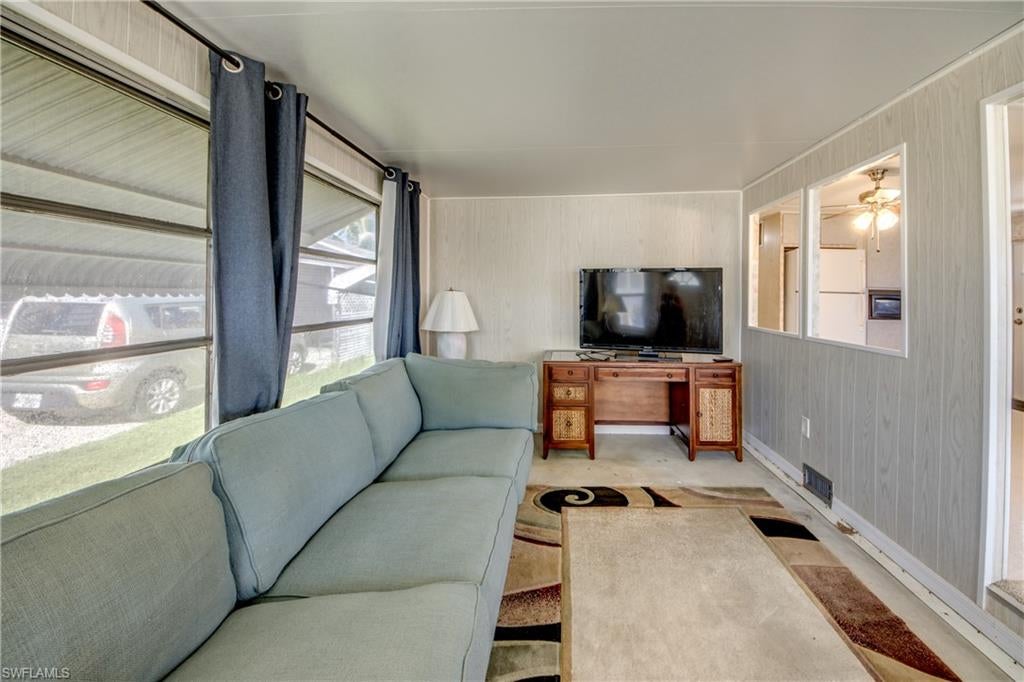 MOBILE MANOR - Residential