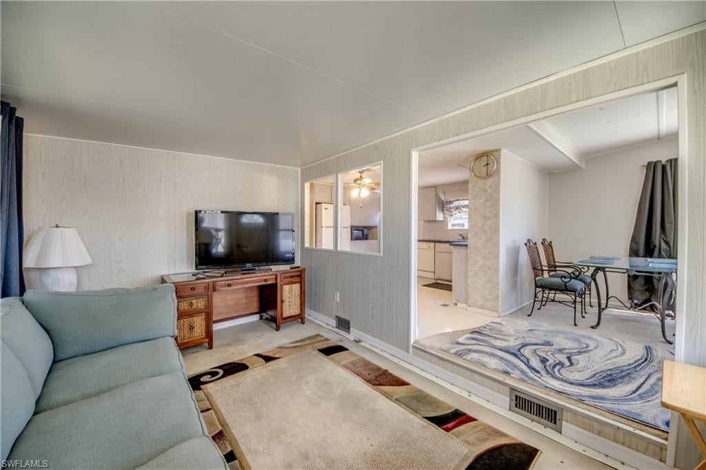 MOBILE MANOR - Residential