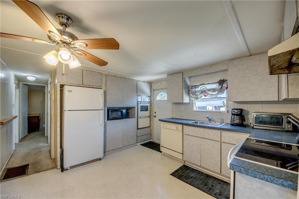 MOBILE MANOR - Residential