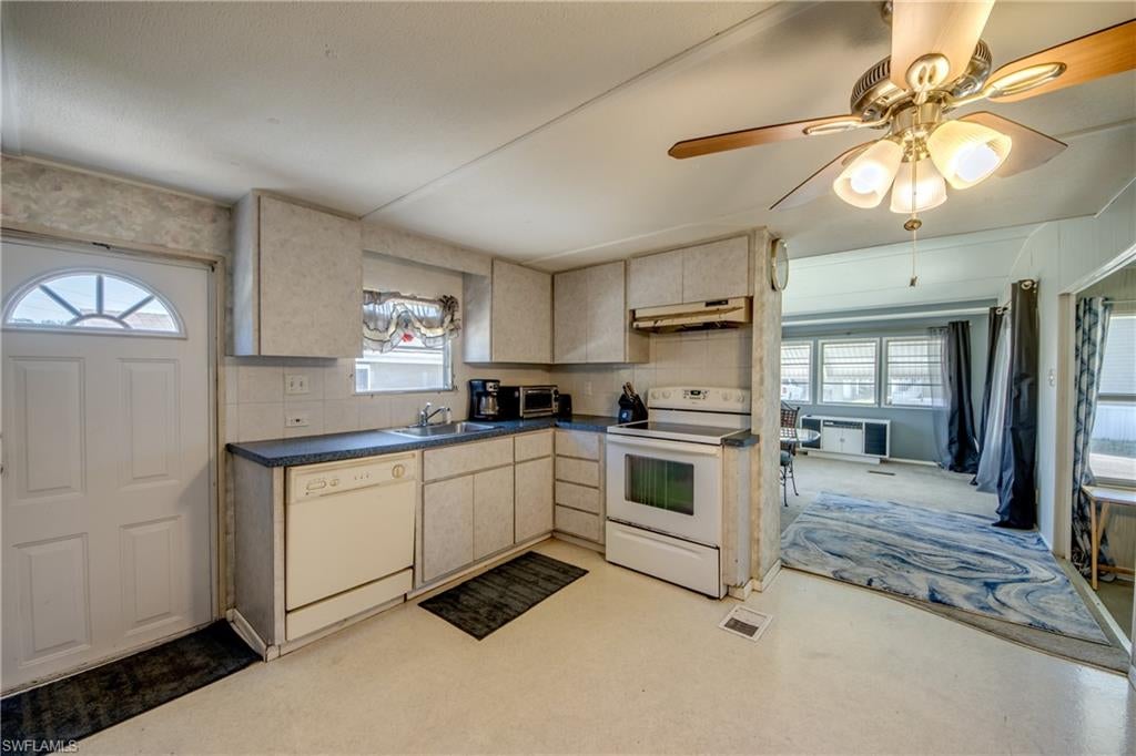 MOBILE MANOR - Residential