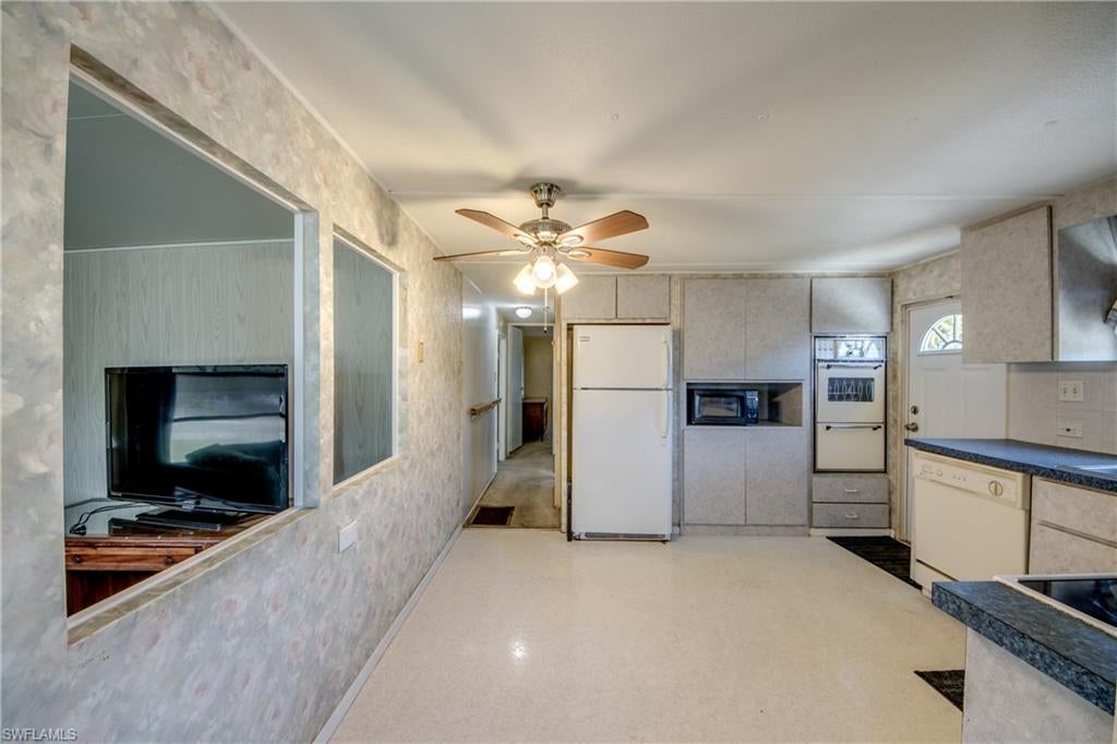 MOBILE MANOR - Residential