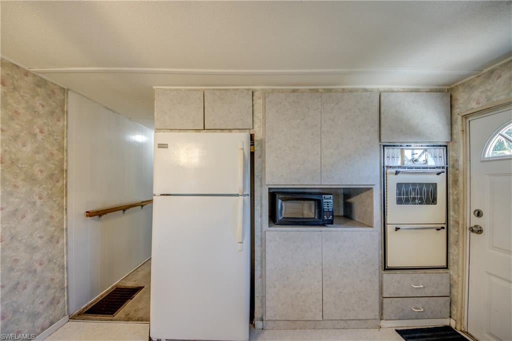 MOBILE MANOR - Residential