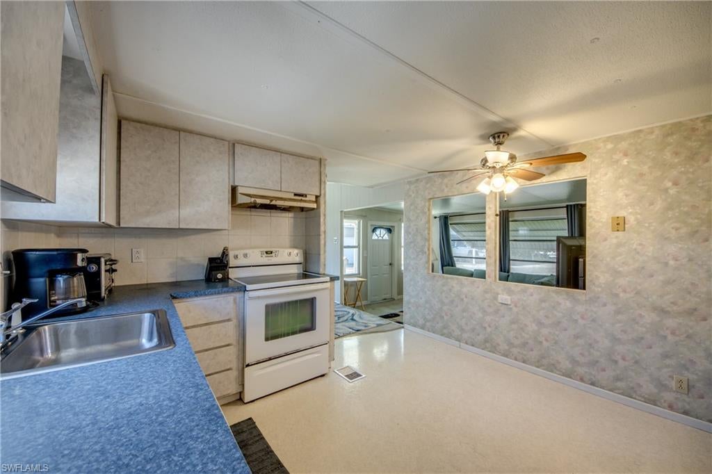 MOBILE MANOR - Residential