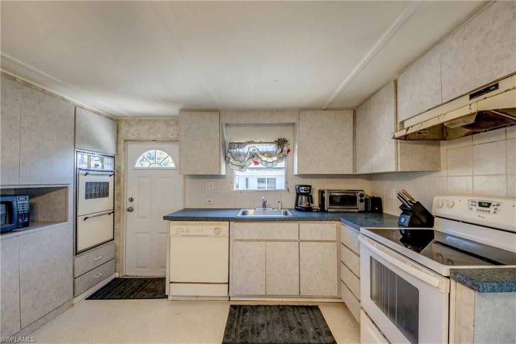 MOBILE MANOR - Residential