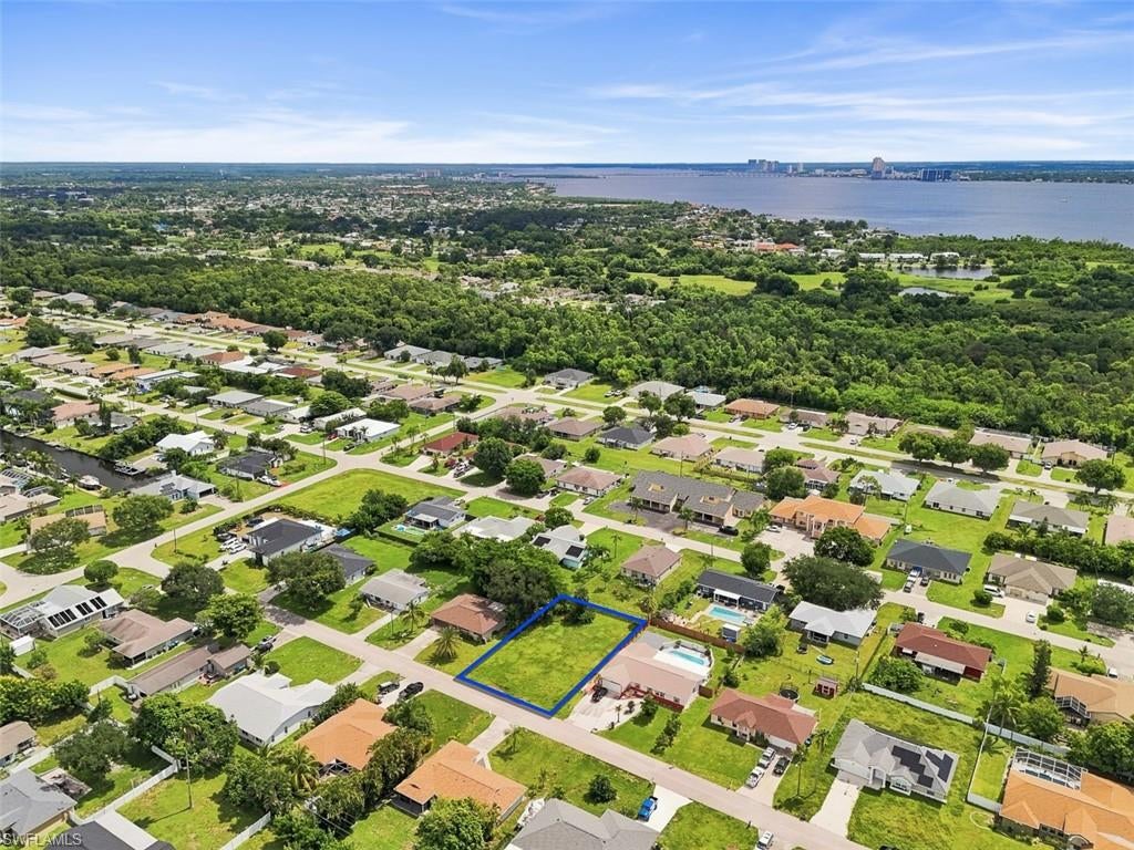 CAPE CORAL - Land
