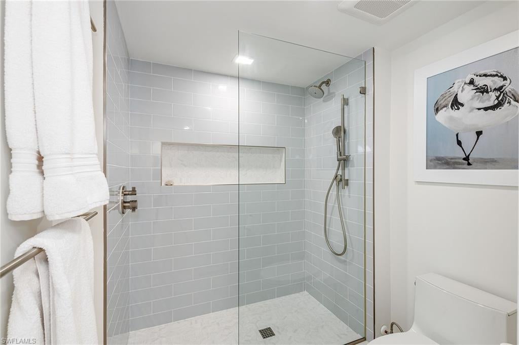 JENNIFER SHORES - Residential