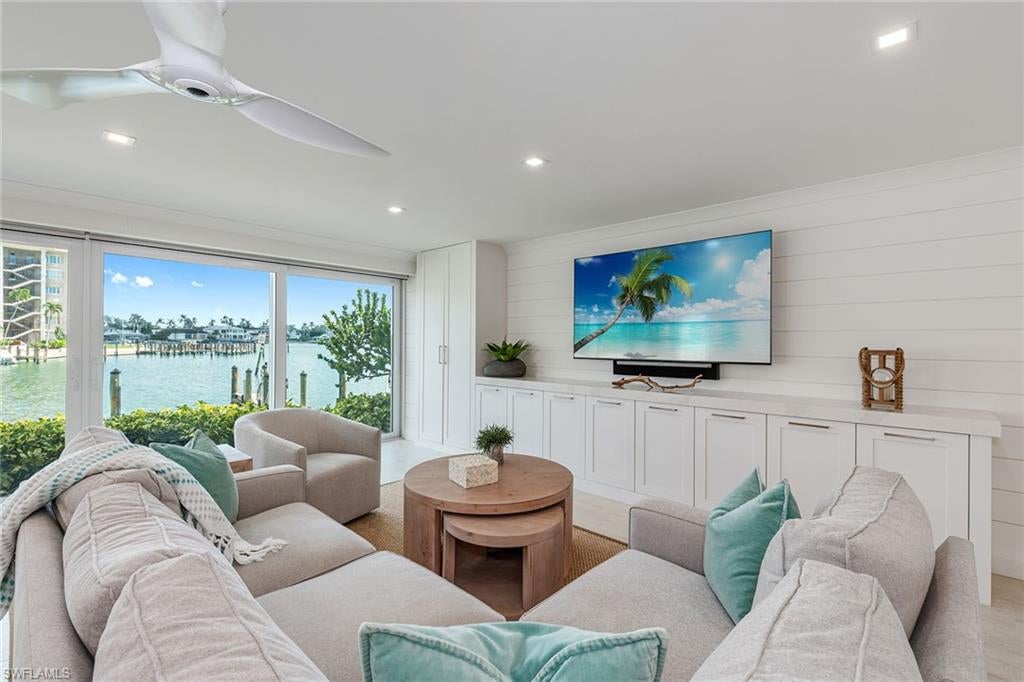 JENNIFER SHORES - Residential