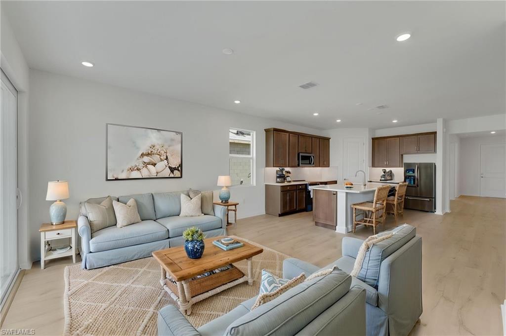 COUNTRY CLUB - Residential