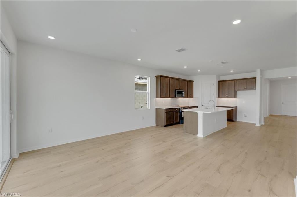 COUNTRY CLUB - Residential