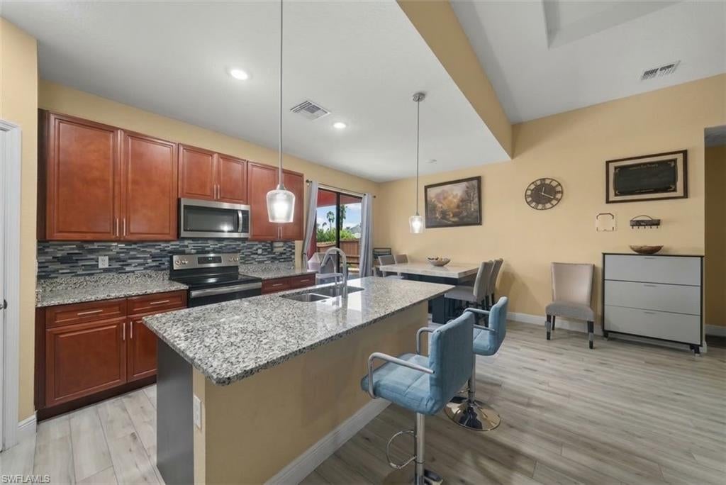 SAN CARLOS PARK - Residential