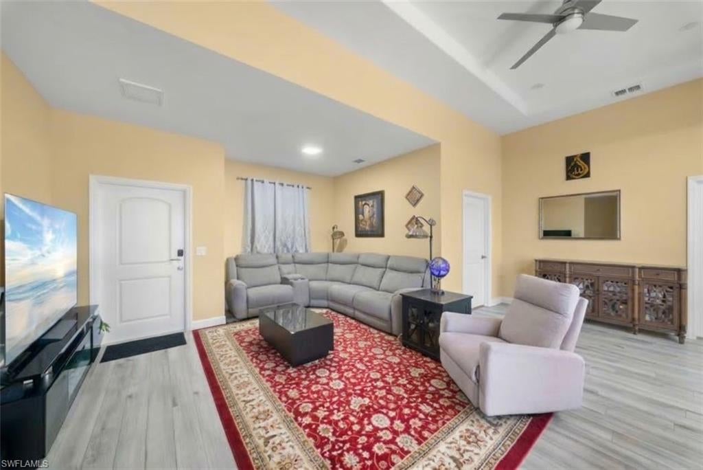 SAN CARLOS PARK - Residential