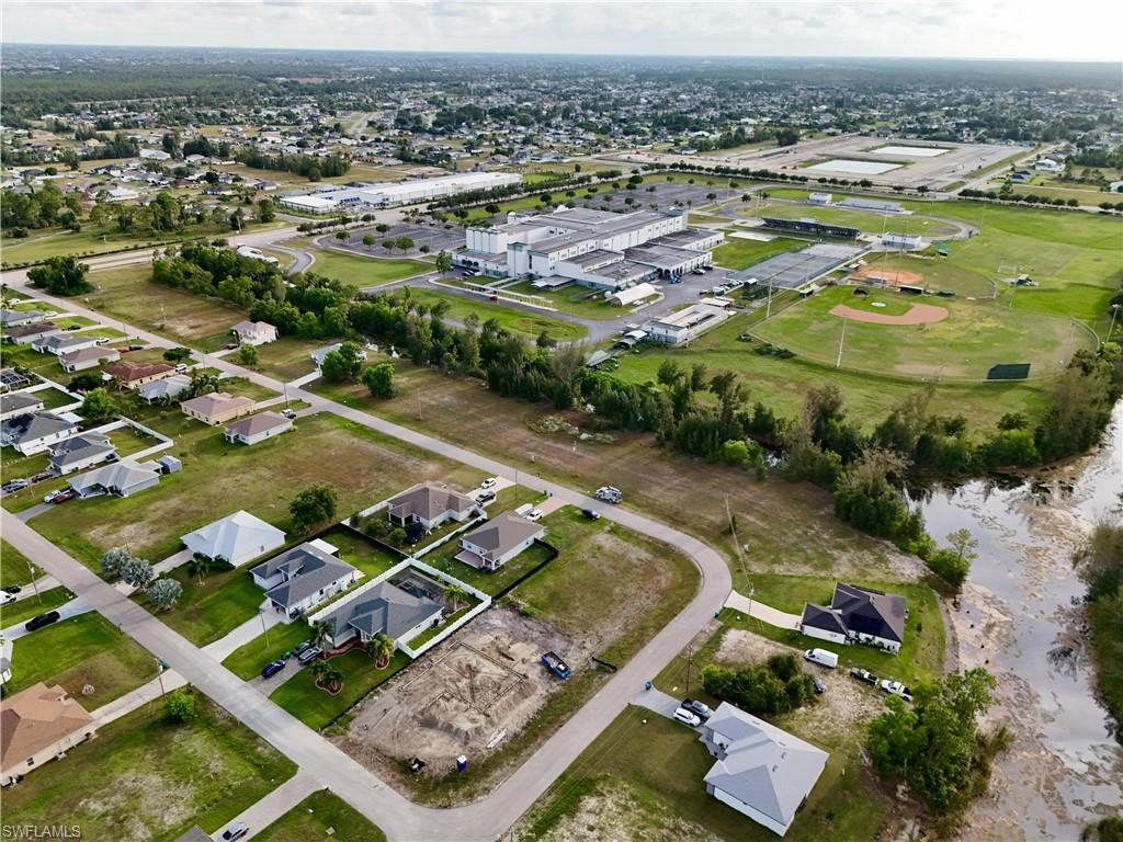CAPE CORAL - Land