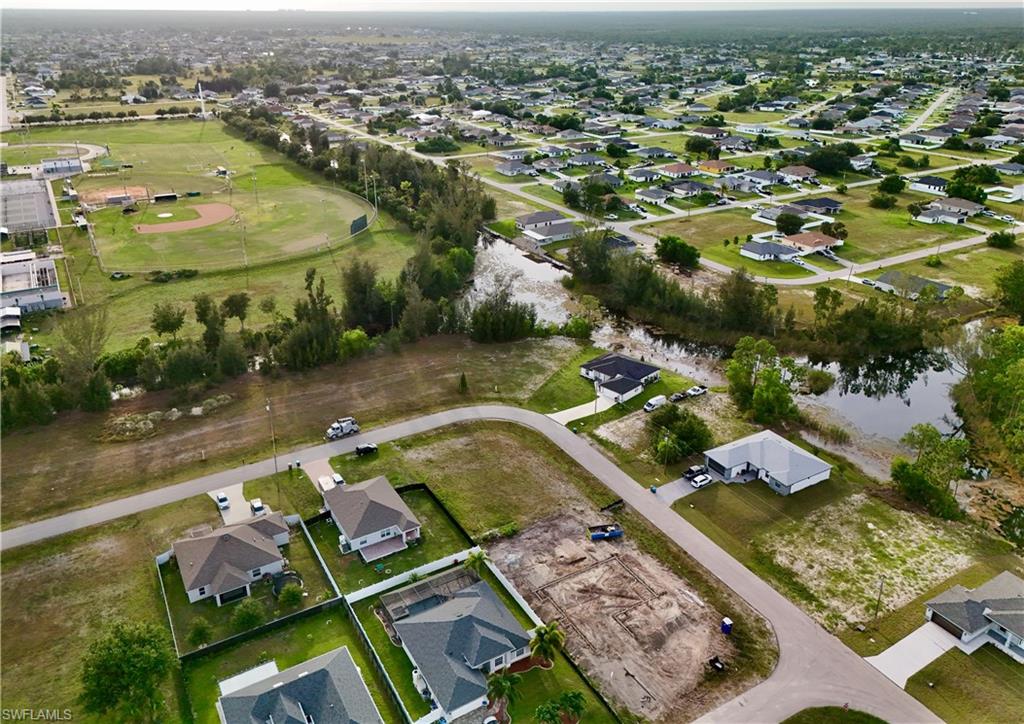 CAPE CORAL - Land