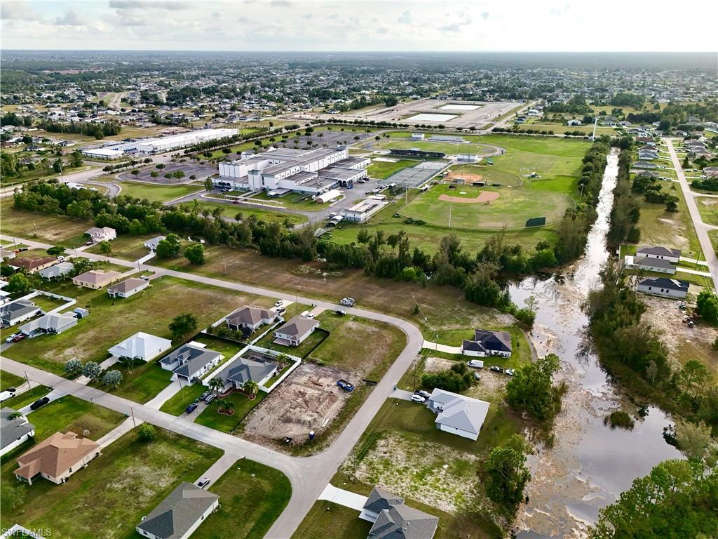 CAPE CORAL - Land