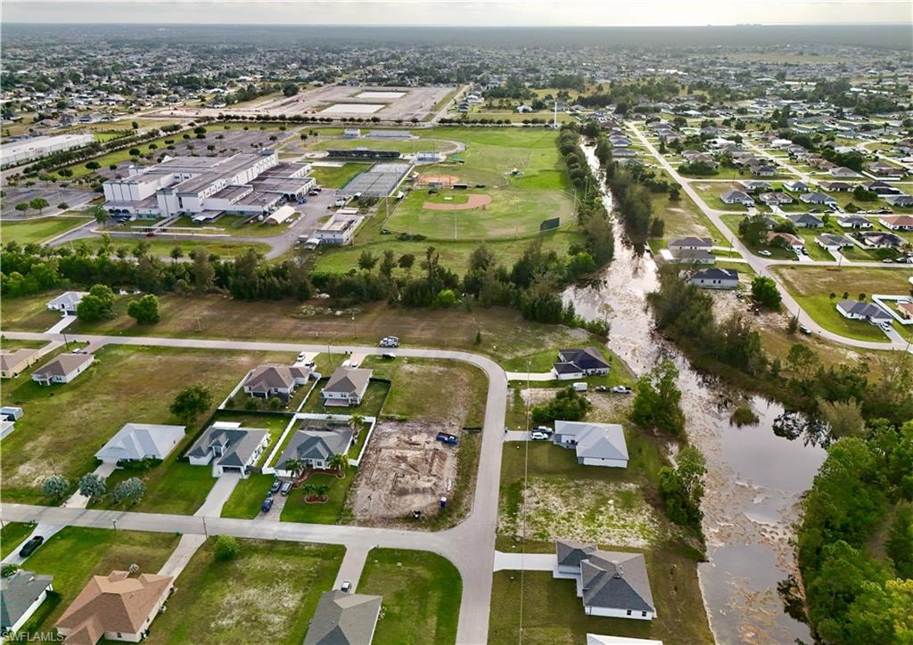 CAPE CORAL - Land