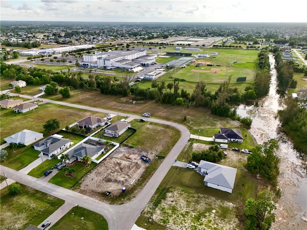 CAPE CORAL - Land