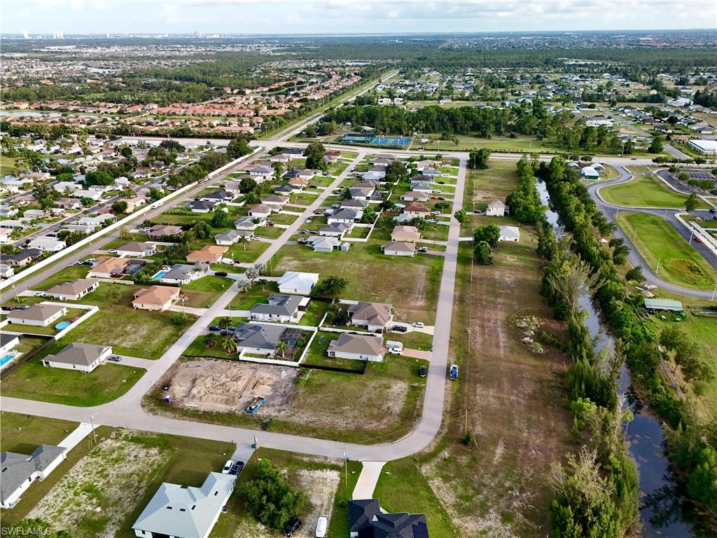CAPE CORAL - Land