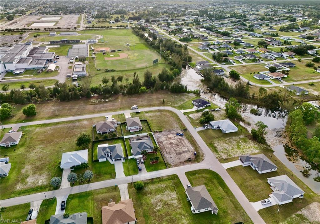 CAPE CORAL - Land