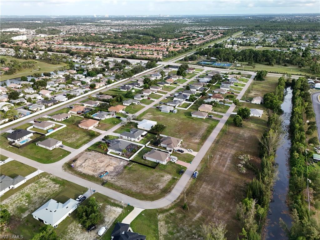 CAPE CORAL - Land