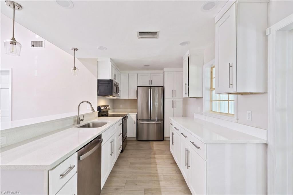 SUNSET HOMES - Residential Income