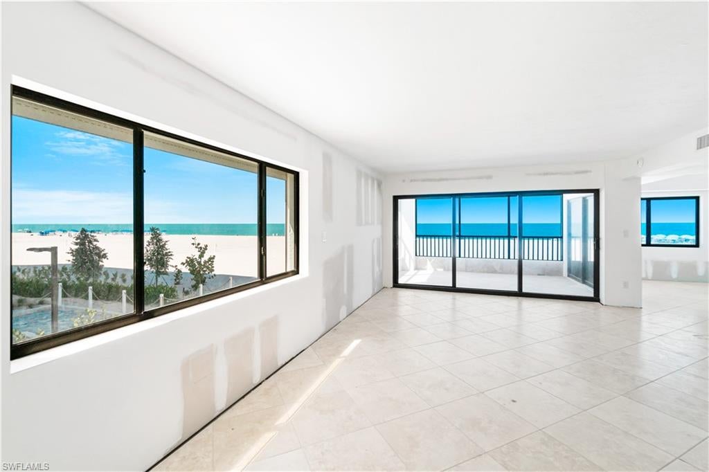 PELICAN POINTE CONDO - Residential