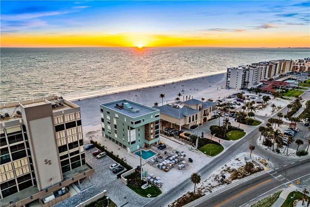 PELICAN POINTE CONDO - Residential